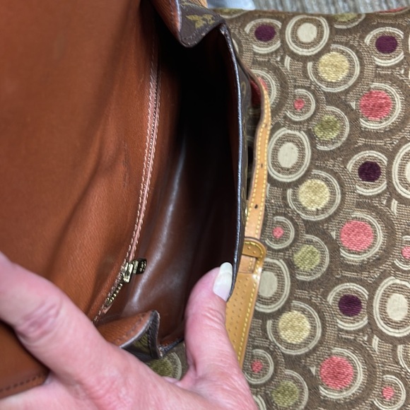 Louis Vuitton St Cloud - Picture 4 of 16